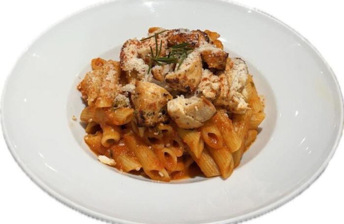 Penne Pasta With Tomato Sauce & Chicken